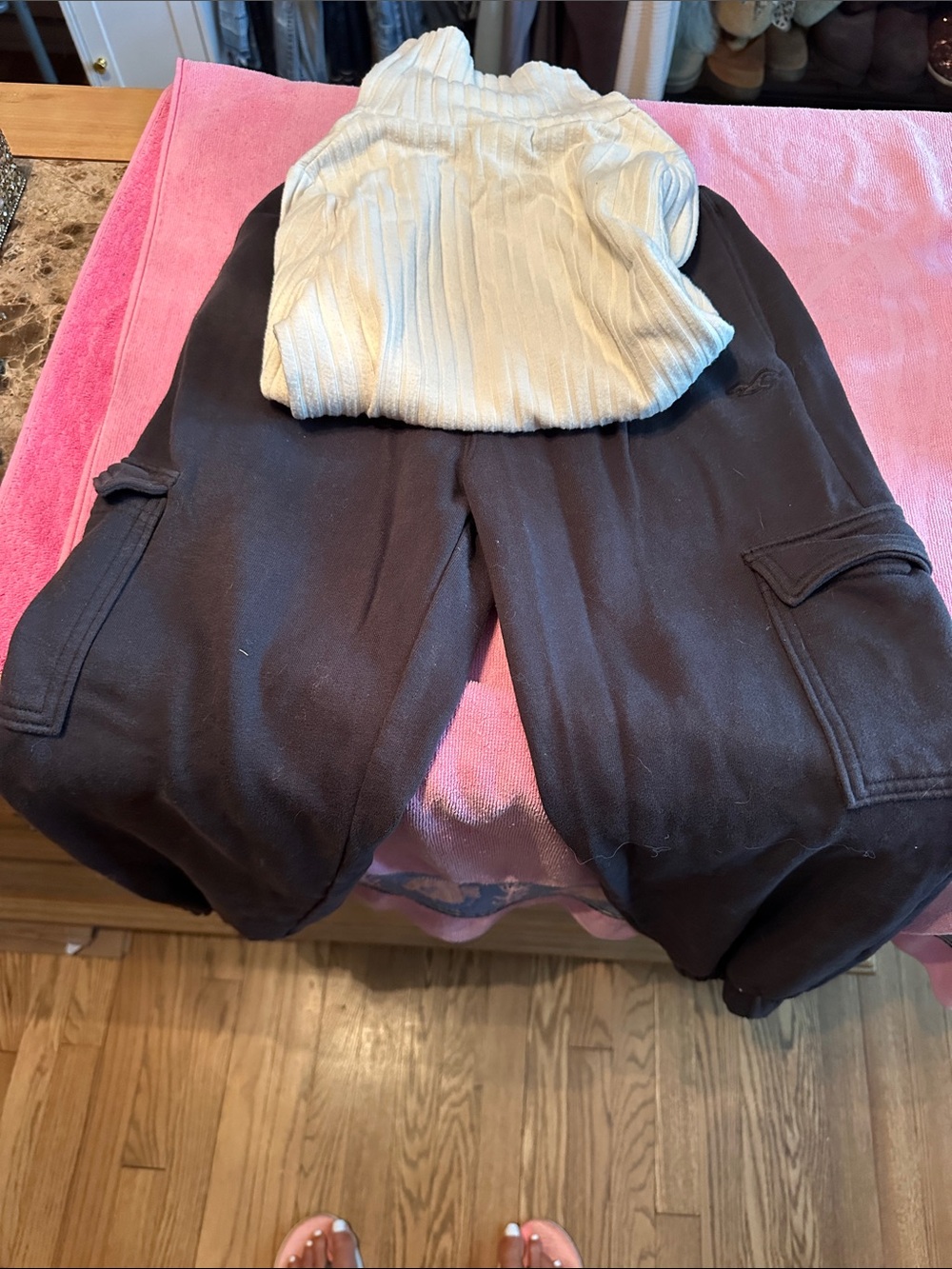 Hollister Brown Kids Cargo Sweatpants with Cream Top